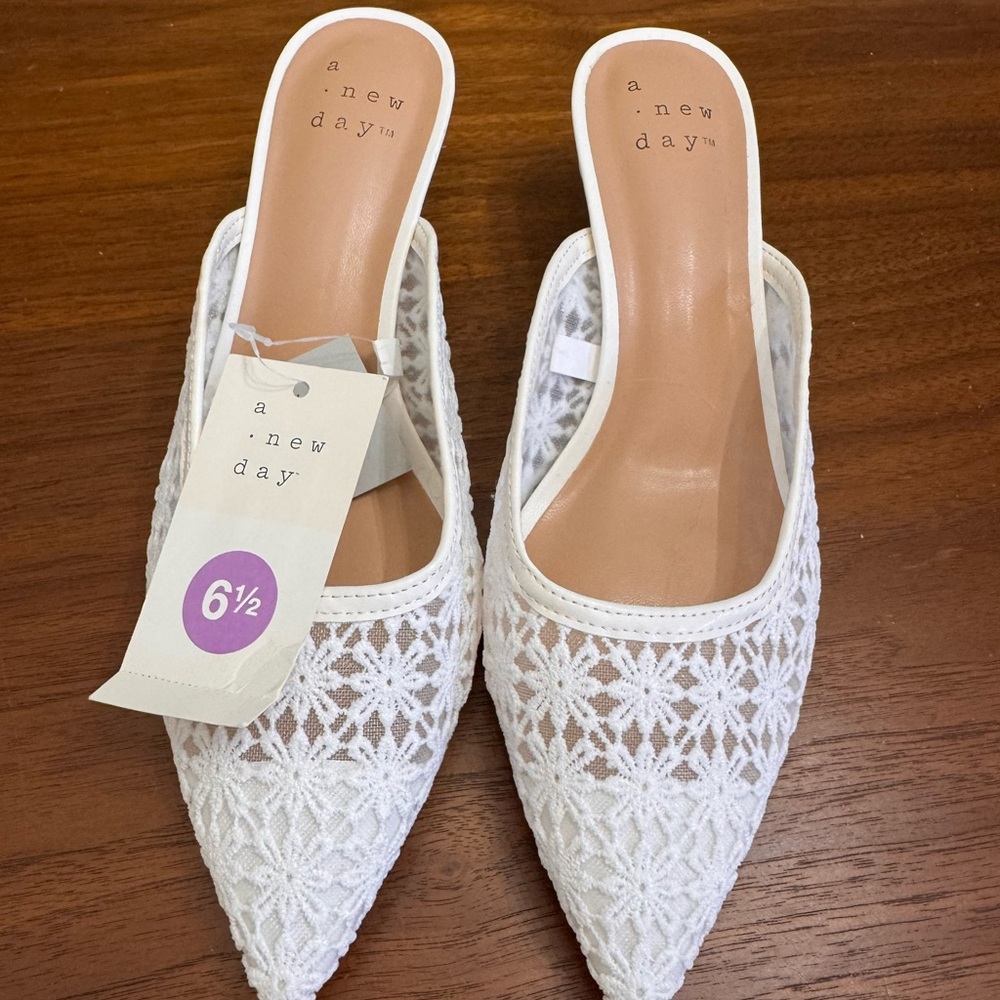 a new day Delilah Floral Embroidered Mule Slide Heels - NWT - 6.5